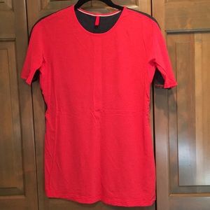 Lululemon burnt orange/gray short-sleeved shirt